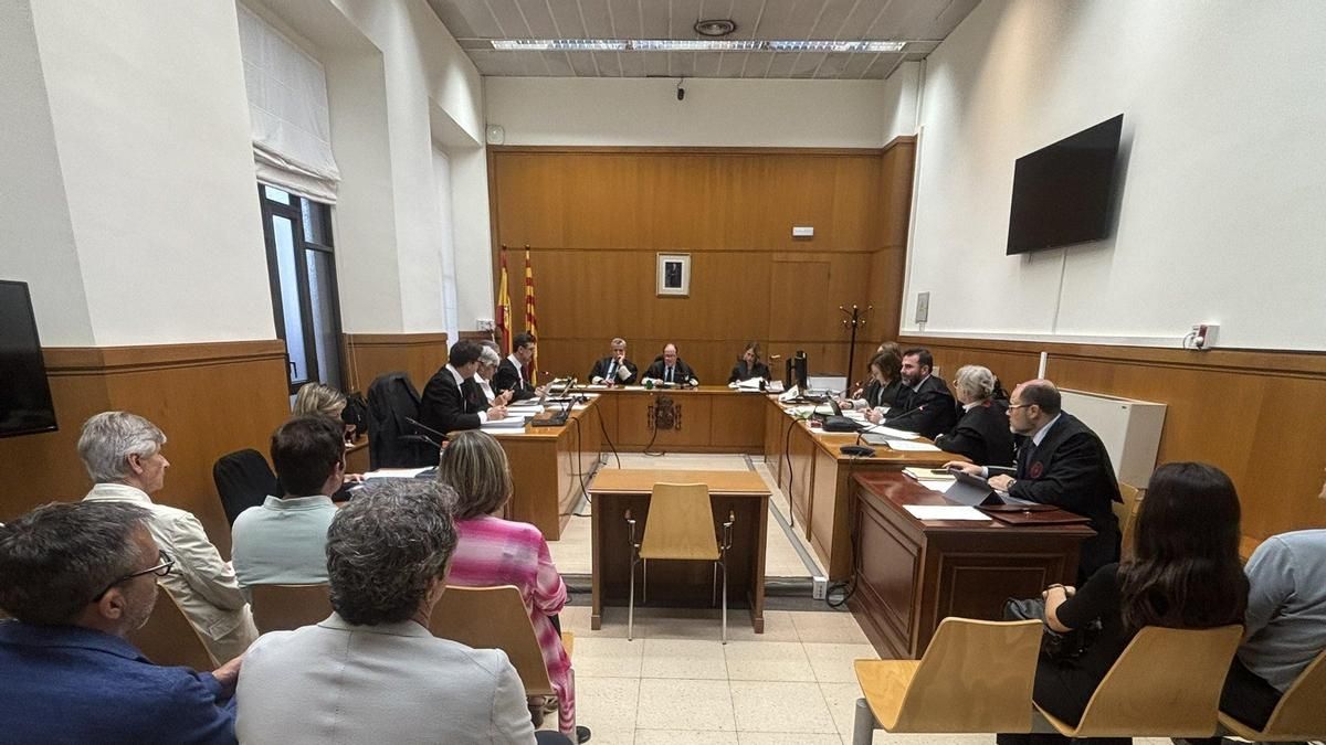 La Fiscalía retira la acusación a la excúpula catalana de Salud por el retraso en la vacunación de policías