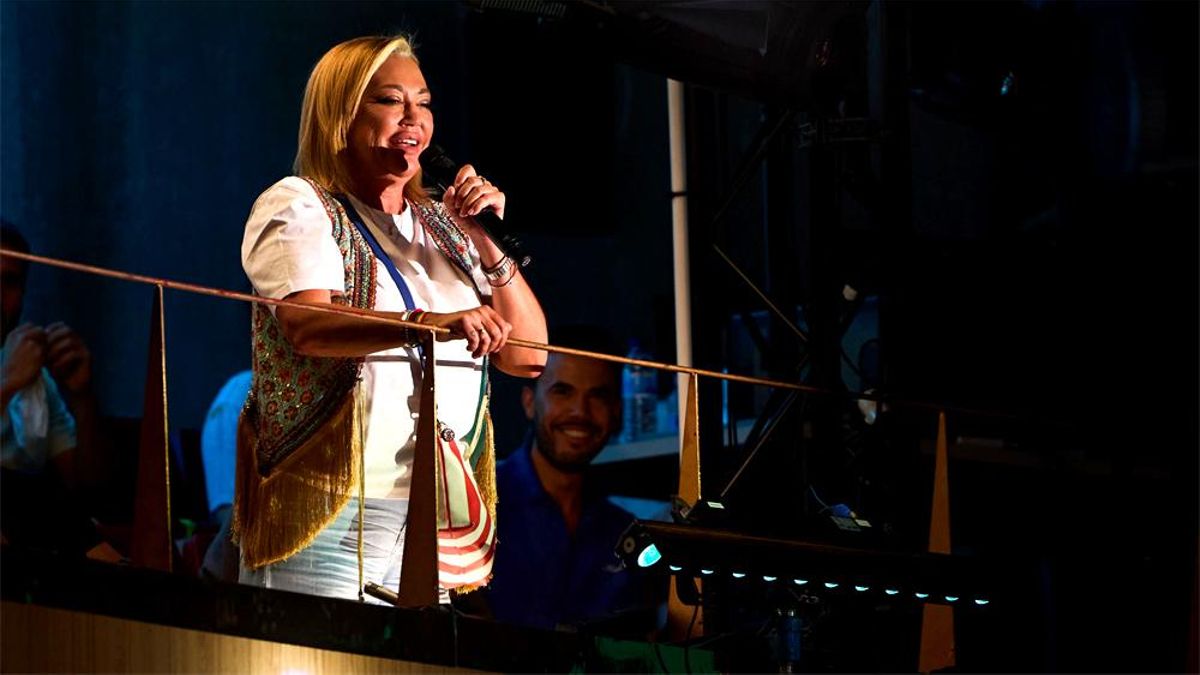 Belén Esteban reapareció en RTVE tras el fin de 'La Familia' como invitada VIP de 'La Revuelta' para conocer a Karol G