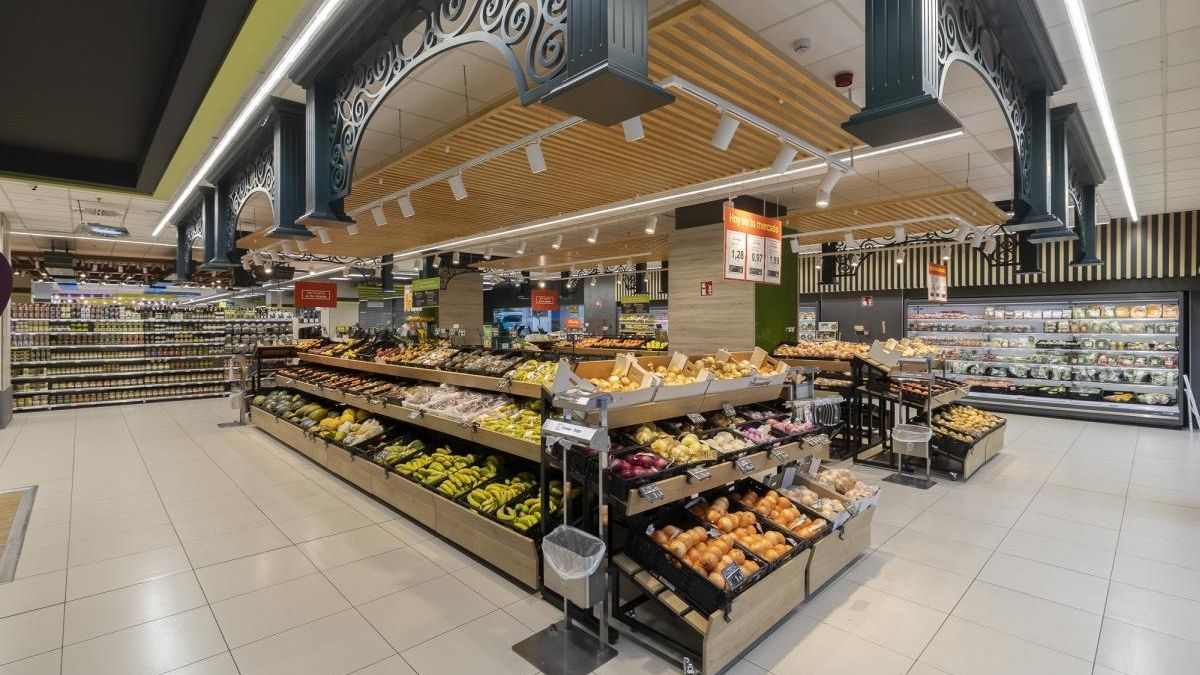 Sección de frutería de un establecimiento HiperDino.