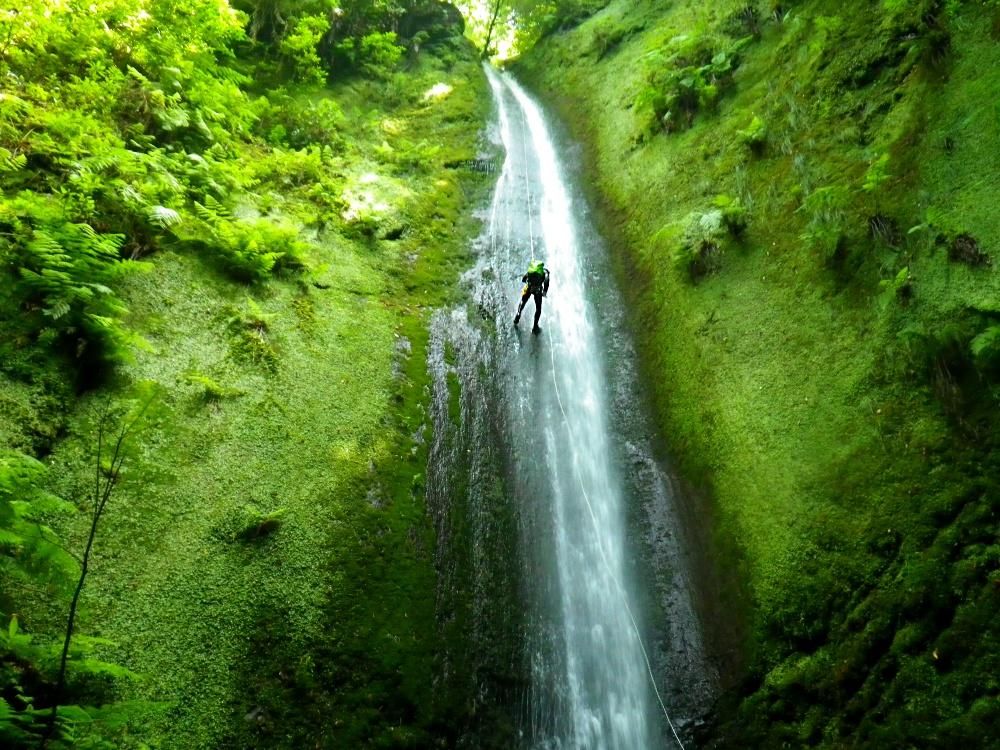 'Canyoning' en uno de los descensos más prolongados de Madeira