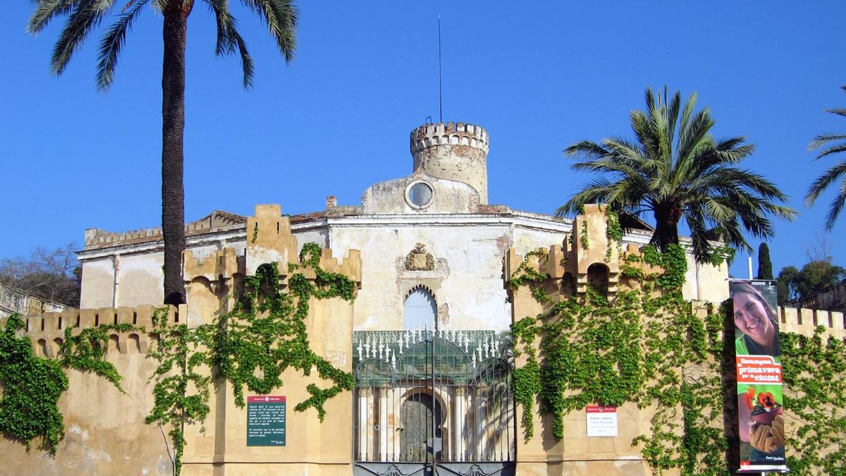 El magnífico palacio que está oculto en un laberinto de Barcelona