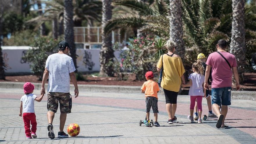 Niños paseando en las calles de Arrecife