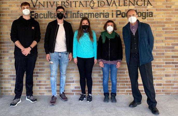 Álex Navarro, Carlos Alfaro, Marisa Estarlich, Ana Esplugues y Ferran Ballester, equipo investigador del proyecto de la Universitat de València.
