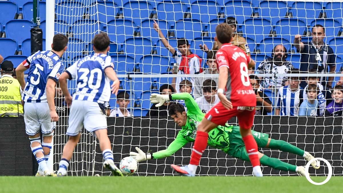 Imagen del penalti parado por Iker Álvarez