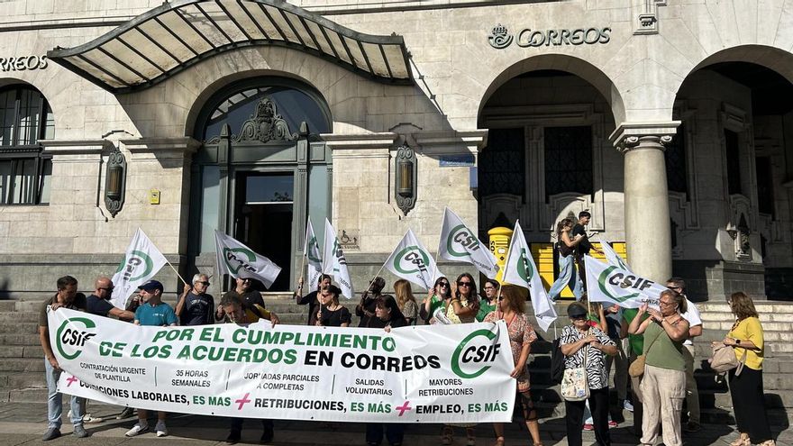 Trabajadores de Correos en Santander exigen mejoras laborales: reforzar la plantilla y trabajar 35 horas semanales