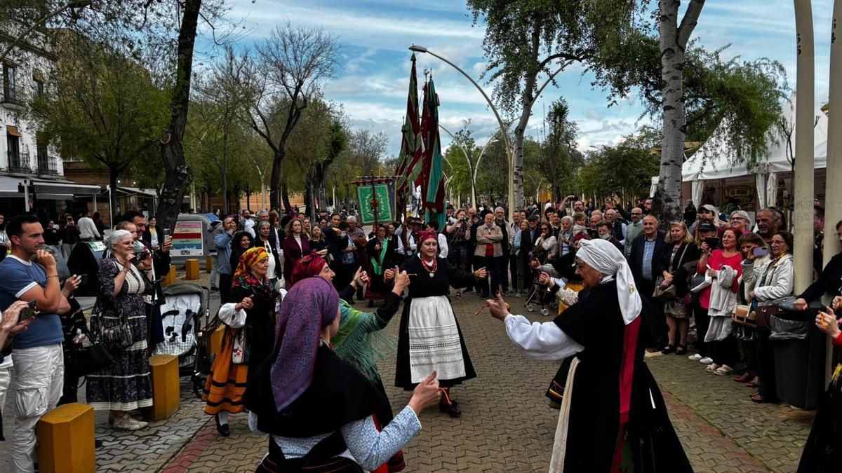 León conquista Sevilla: tradición, historia y sabor en la Alameda de Hércules