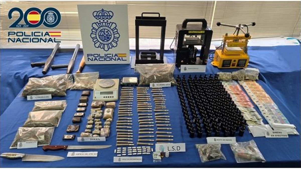 Drogas y otros objetos intervenidos durante el registro al supuesto club cannábico en Gran Canaria.