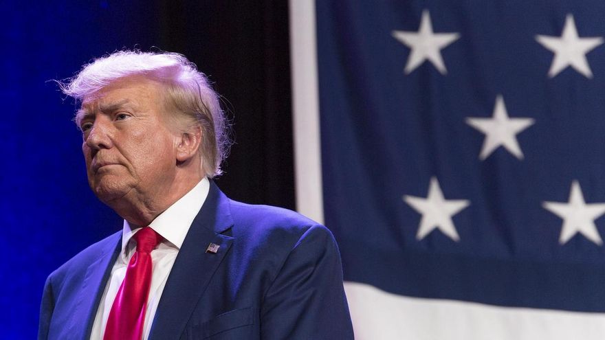 Donald Trump en la cena del Partido Republicano de Iowa en la que se convocó a los posibles candidatos presidenciales para 2024.