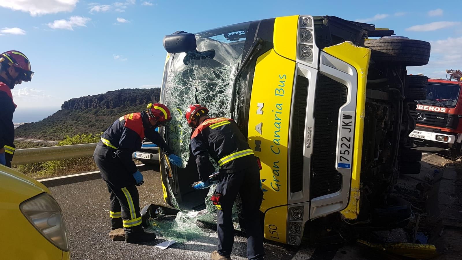 Accidente de una guagua en la GC60
