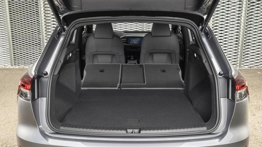 El maletero de 530 litros alcanza los 1.490 al abatir los respaldos posteriores.