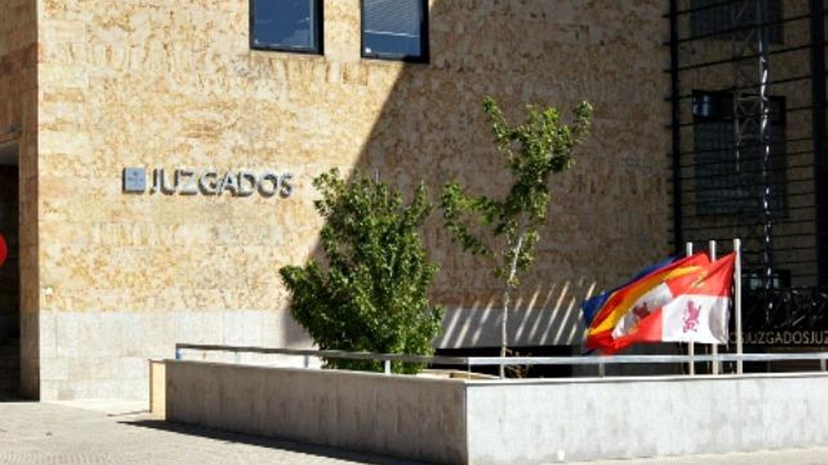 Un leonés logra liberarse de 57.800 euros de deuda tras bajarle el sueldo por un coche en el que llevaba a su hijo al colegio