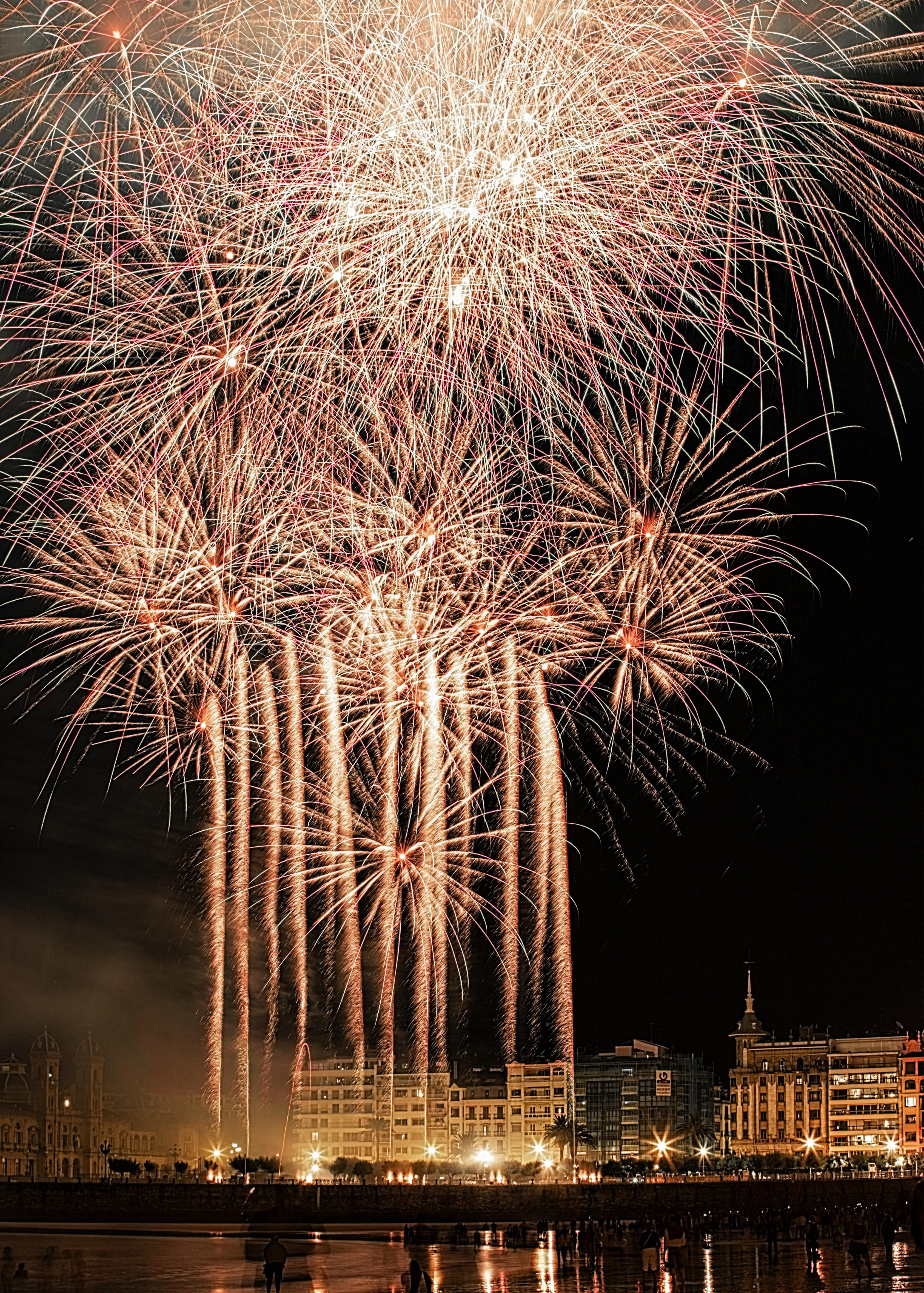 Imagen ganadora del quinto concurso de fotografía de fuegos artificiales