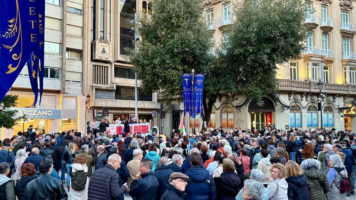 Medio millar de personas se dieron cita en la concentración de Alianza contra el Odio