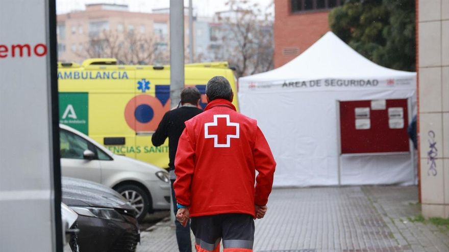 Imagen de la entrada al centro cívico Poniente Sur de Córdoba, donde se ubica el punto de información y atención a familiares de las víctimas del accidente ferroviario ocurrido el pasado domingo en Adamuz.