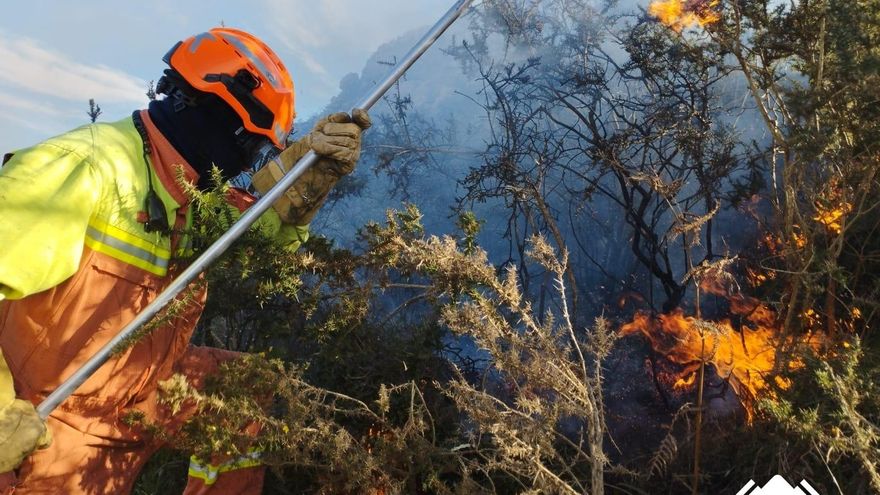 La lluvia deja los incendios en tres, todos controlados