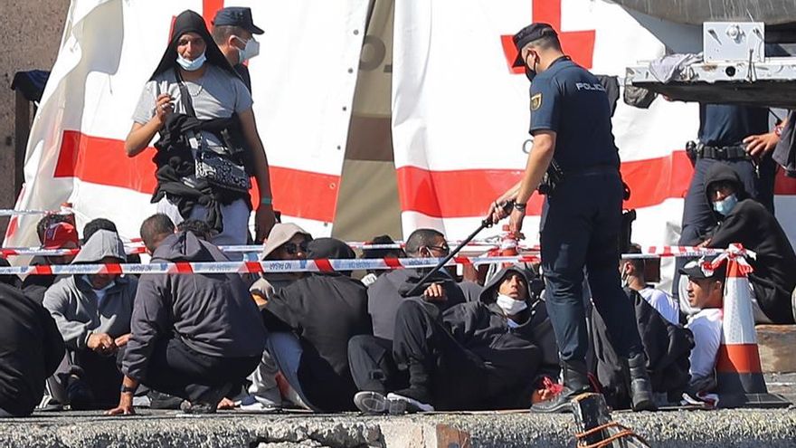 Gran Canaria refuerza el despliegue policial ante la escalada de tensión de la crisis migratoria