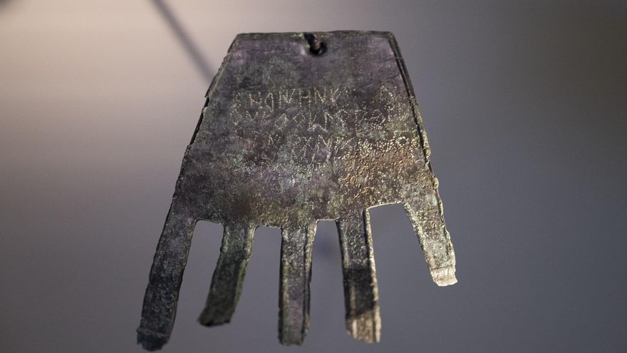 Navarra dedica en su museo un espacio a sus dos últimos grandes hallazgos: 'la mano de Irulegi' y el 'hombre de Loizu'