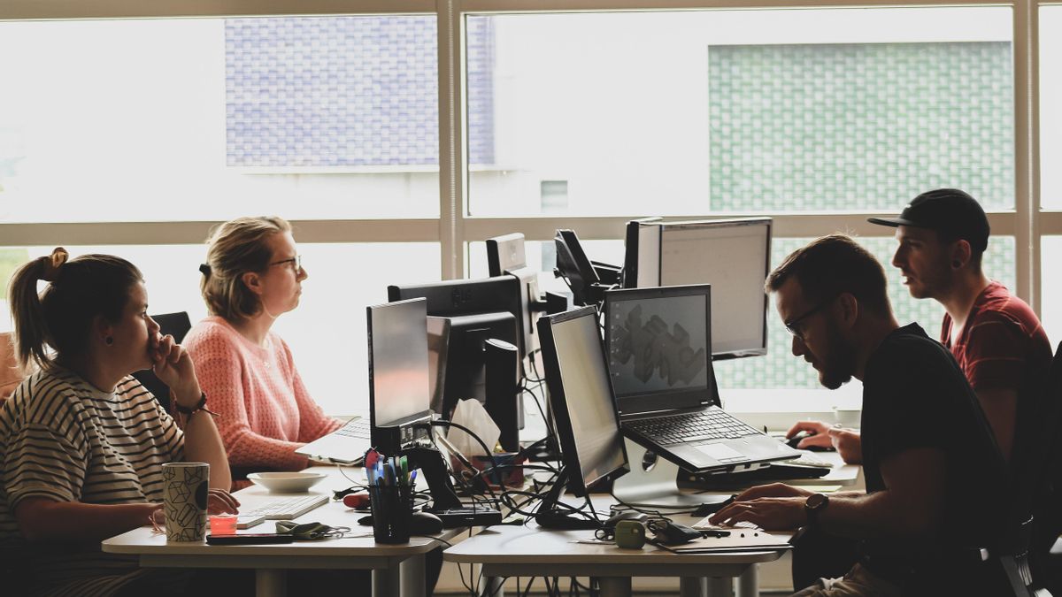 Programadores en una oficia