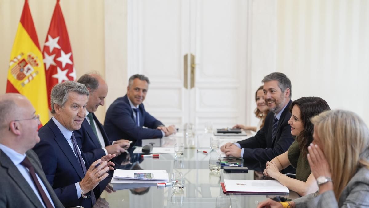 El PP oculta quién avisó a Feijóo de la compra de un inmueble por las obras en el despacho de Ayuso