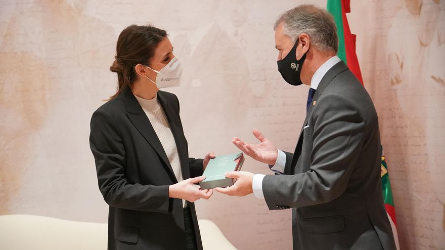 Montero acuerda con Euskadi crear un centro de atención a las víctimas de violencia sexual en cada Diputación