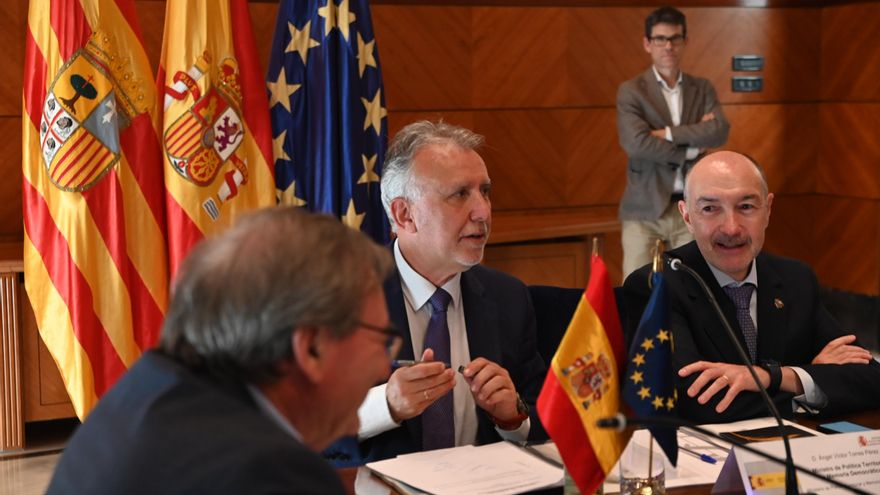 El ministro de Política Territorial y Memoria Democrática, Ángel Víctor Torres, preside la reunión del Consejo Territorial de Memoria Democrática, a 10 de junio de 2025, en Zaragoza.