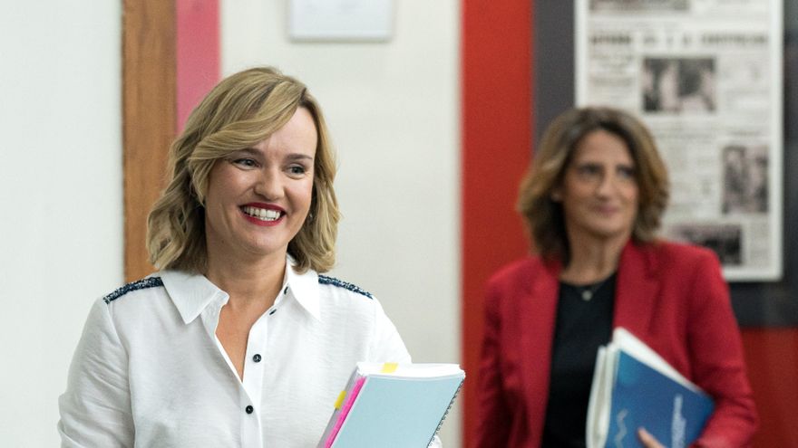 La ministra de Educación, Formación Profesional y Deportes, Pilar Alegría, llega a una rueda de prensa posterior al Consejo de Ministros, en el Palacio de La Moncloa, a 24 de septiembre de 2024, en Madrid (España).