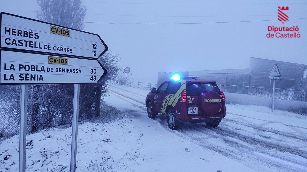 Temporal en Castelló: la borrasca Harry lleva la nieve al interior y el litoral entra en alerta naranja por olas de 5 metros