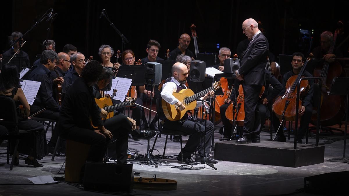 Homenaje a Manolo Sanlúcar en el inicio del Festival de la Guitarra