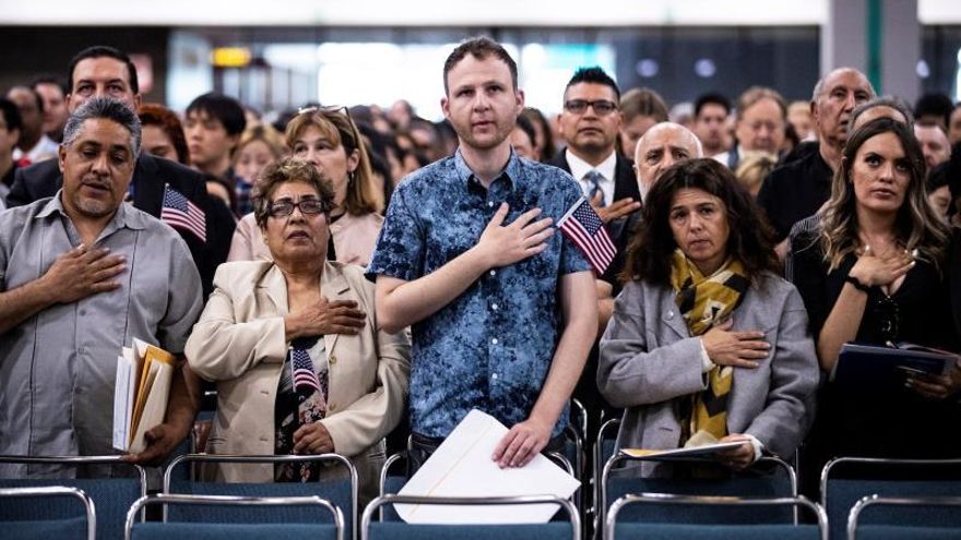 La espera para residencia permanente por familia en EEUU tarda hasta 100 años