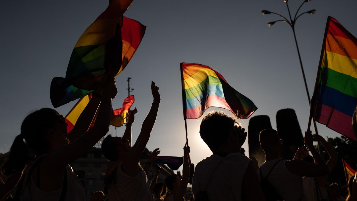 La manifestación estatal del Orgullo 2025 en Madrid celebra 20 años de matrimonio igualitario: recorrido y horario