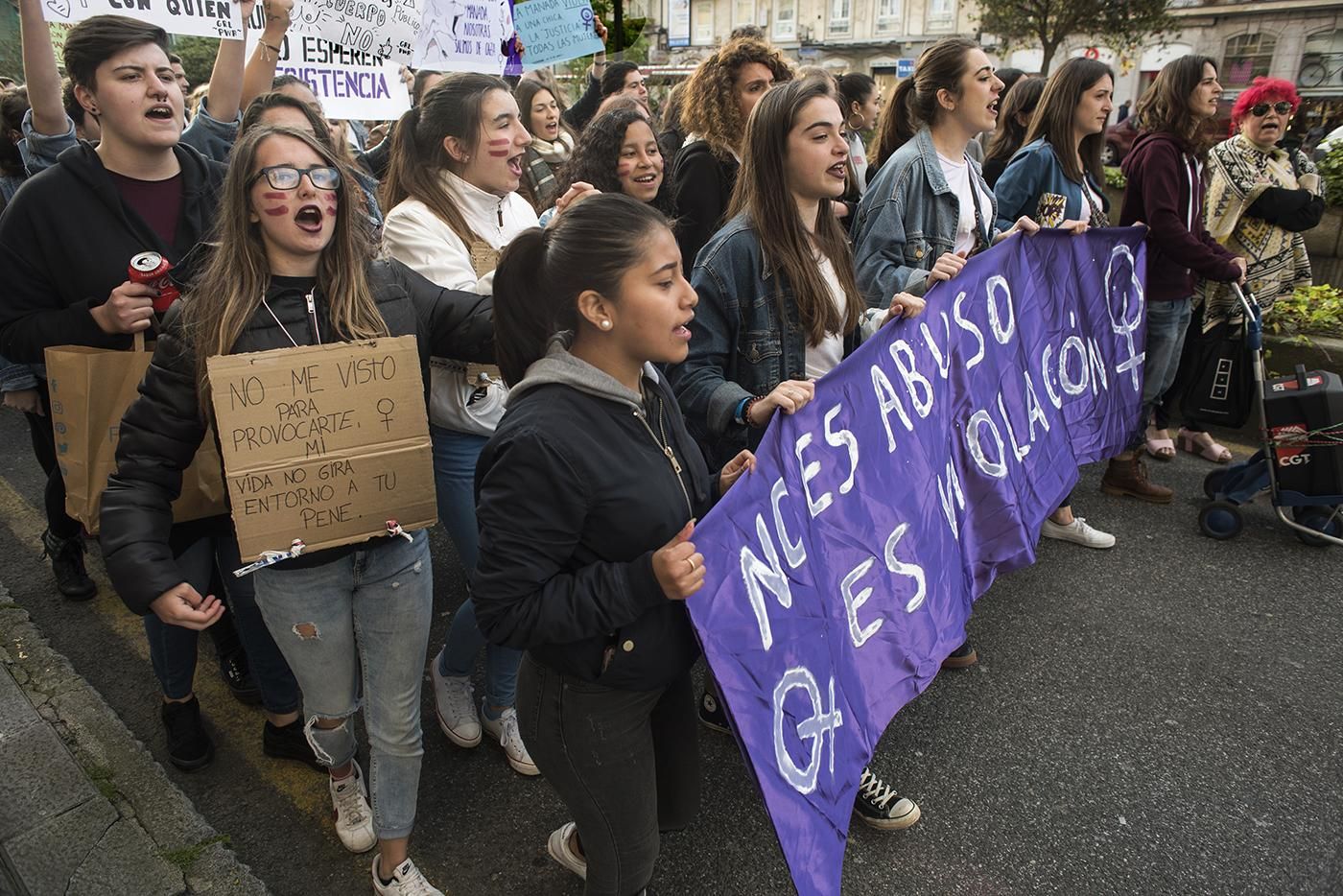 Manifestación feminista contra la sentencia de 'la Manada' en Santander. | JOAQUÍN GÓMEZ SASTRE