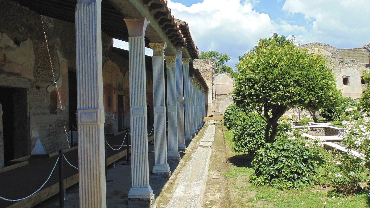 El edificio quedó casi vacío antes de desaparecer bajo las cenizas