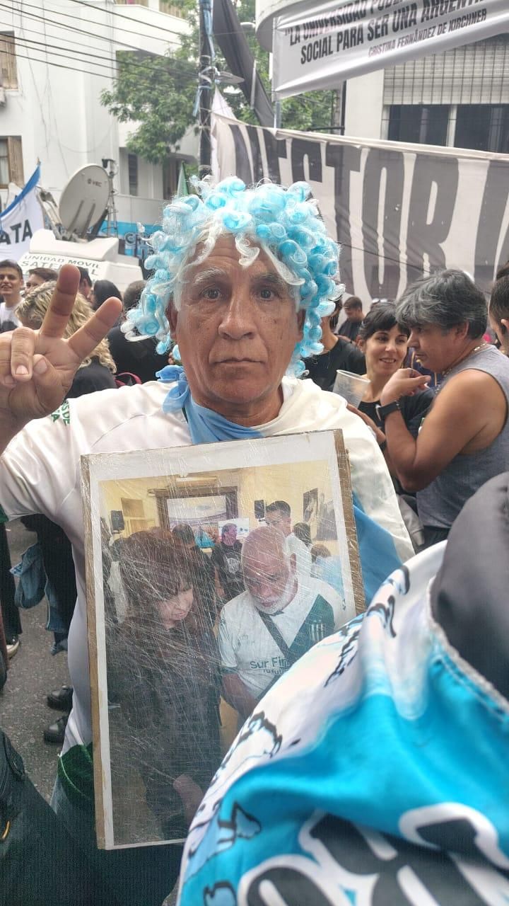 El peronismo celebró los 80 años del 17 de octubre frente a la casa de Cristina Fernández de Kirchner.