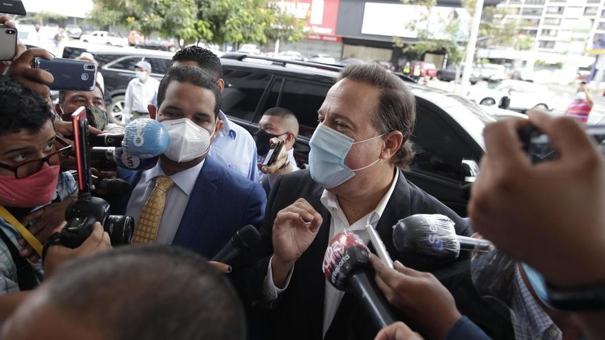 El expresidente de la República de Panamá, Juan Carlos Varela (2014-2019), comparece la mañana de hoy jueves, en la Fiscalía Especial Anticorrupción del caso Odebrecht, que lo citó para que rindiera indagatoria por la presunta comisión del delito de blanqueo de capitales.