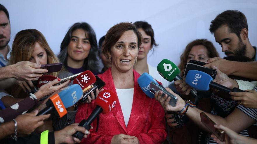 La ministra de Sanidad, Mónica García, atiende a los medios durante el debate sobre el Estado de la Región en la Asamblea de Madrid, a 11 de septiembre de 2026, en Madrid (España). La presidenta de la Comunidad de Madrid, Isabel Díaz Ayuso, reivindicó la