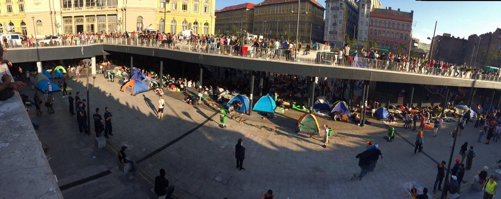 Refugiados en la estación de Keleti de Budapest (LAURA ACOSTA)