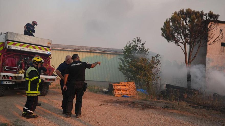Incendio forestal que se declaró en un macizo a una treintena de kilómetros al oeste de la ciudad de Perpiñán (Francia),. EFE/ Gendarmerie Nationale - SOLO USO EDITORIAL/SOLO DISPONIBLE PARA ILUSTRAR LA NOTICIA QUE ACOMPAÑA (CRÉDITO OBLIGATORIO) -