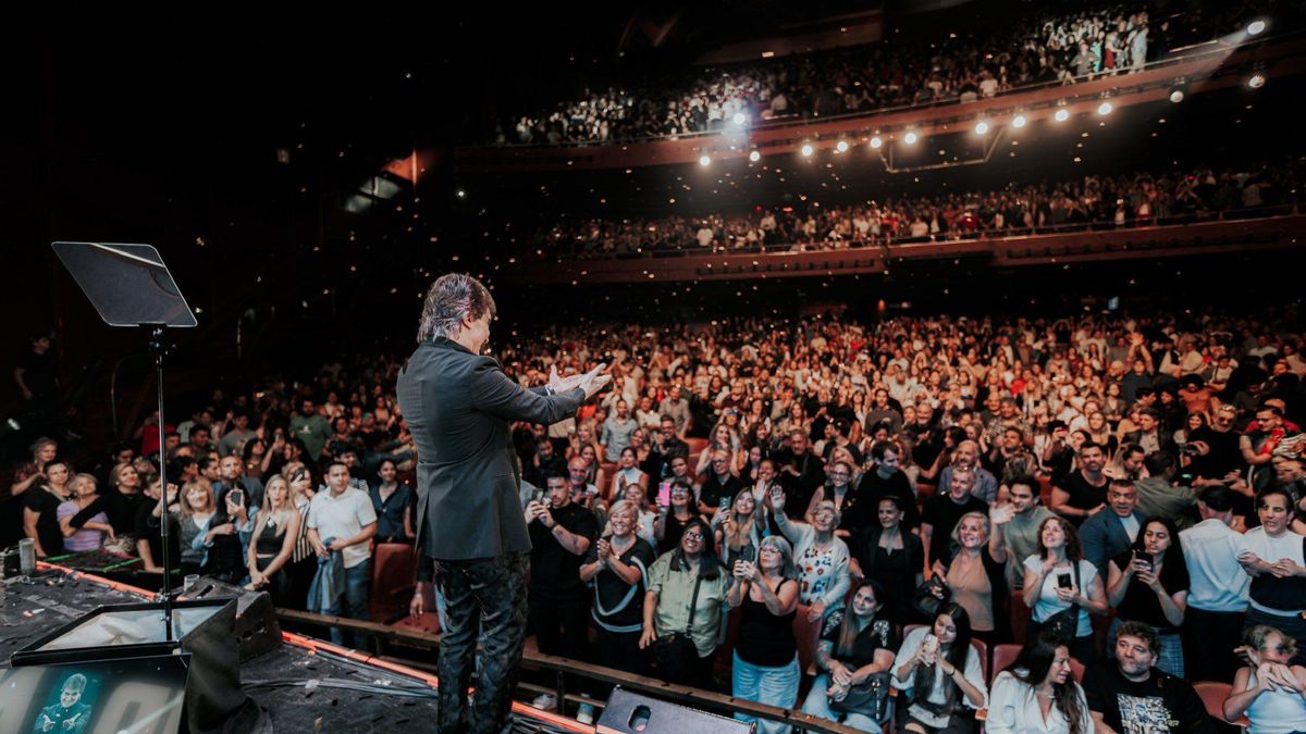 En diciembre, Gebel se presentó a sala llena en el Gran Rex.