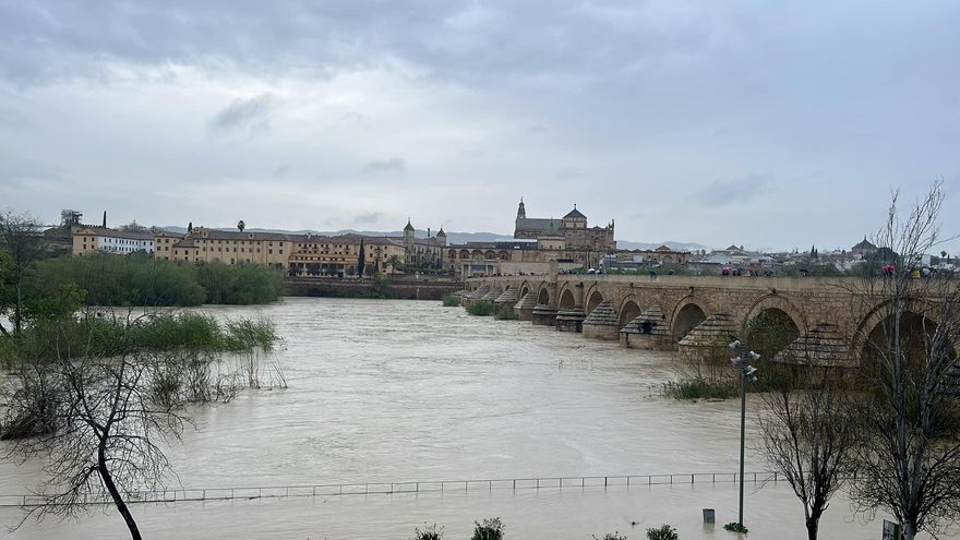 El Guadalquivir supera el umbral rojo en la provincia de Córdoba