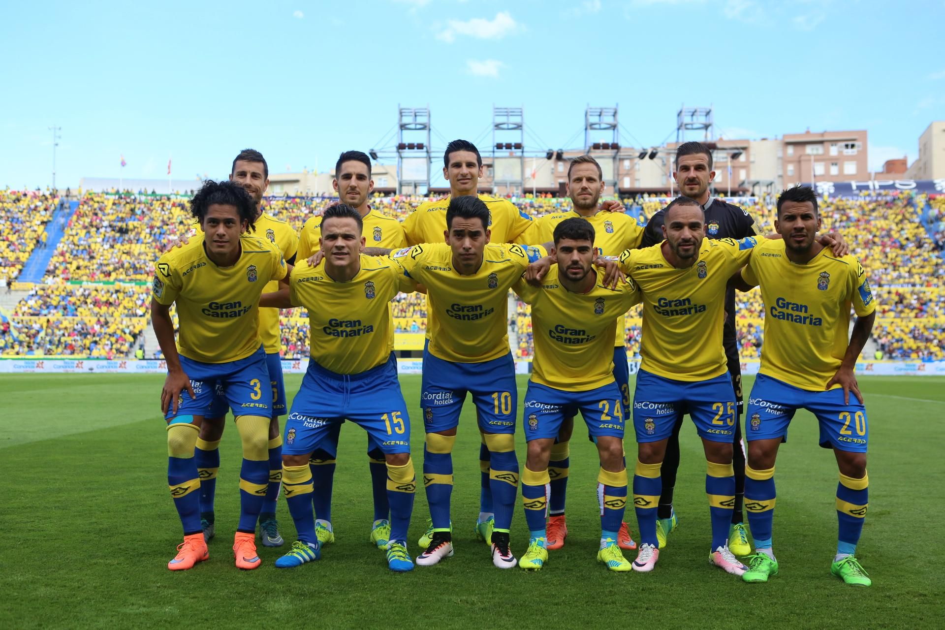 Imágenes del encuentro entre la UD Las Palmas y el Sporting de Gijón. (Alejandro Ramos).