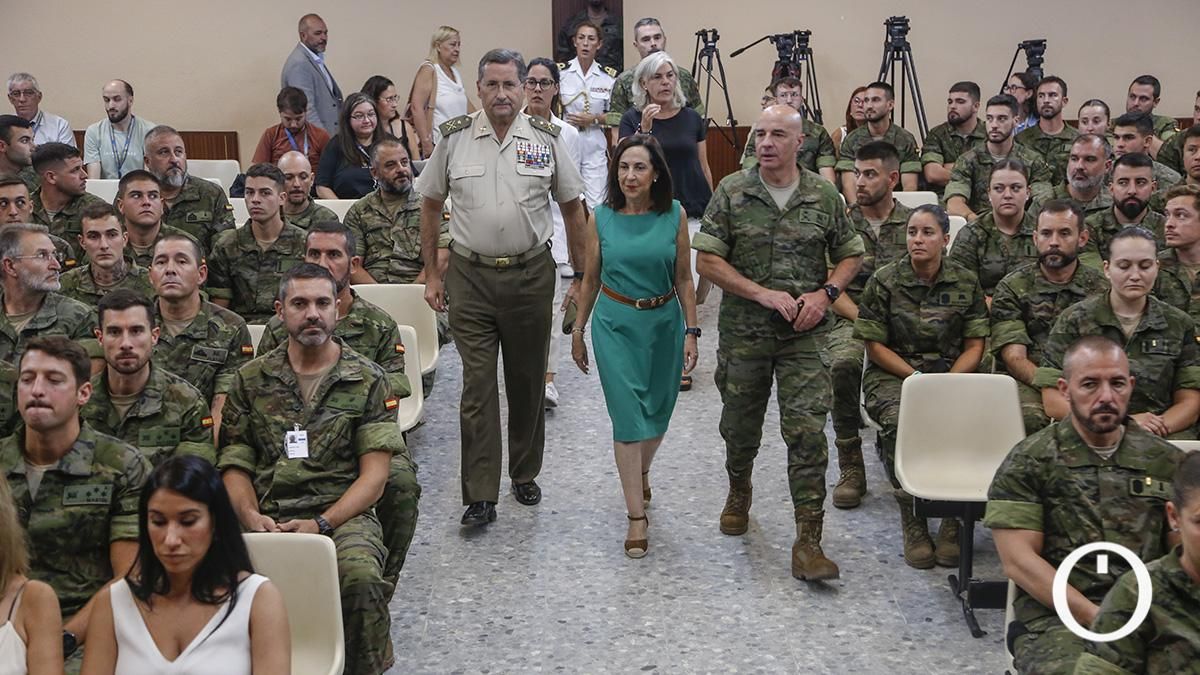 La ministra de Defensa, Margarita Robles, entrega las condecoraciones por la operación Libre Hidalgo y por las acciones realizadas en la DANA