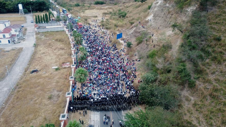 El 54 % de los hondureños desearía irse al extranjero, según un sondeo