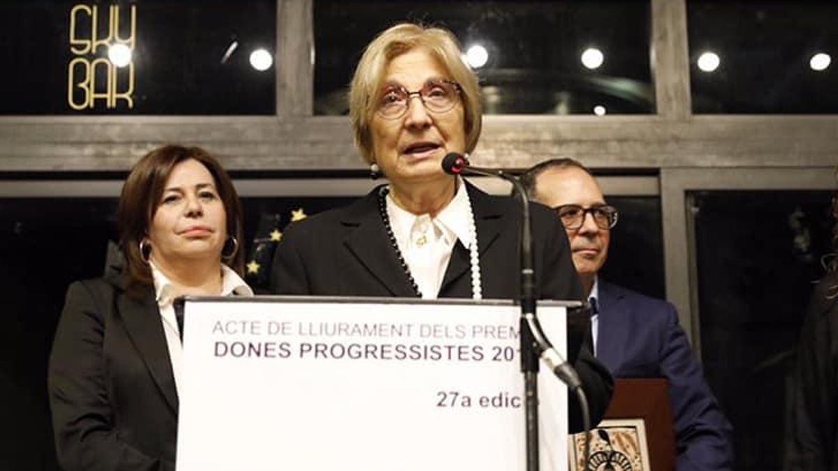 De la represión a la libertad: Emilia Bolinches retrata el Franquismo y la Transición en su nueva novela 'Cartas marcadas'