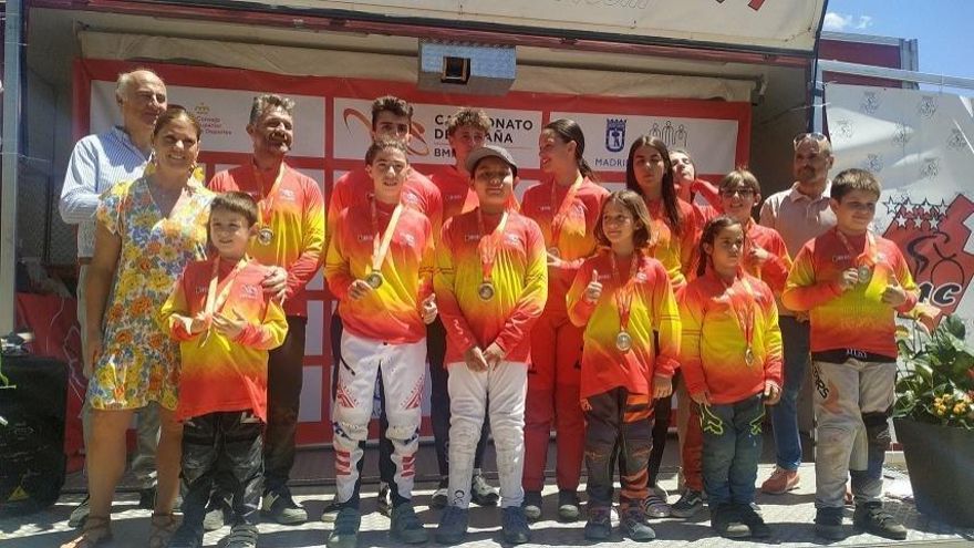 Paula Peña, Benjamín Barbuzano y Adrián Expósito, campeones de España de BMX Racing