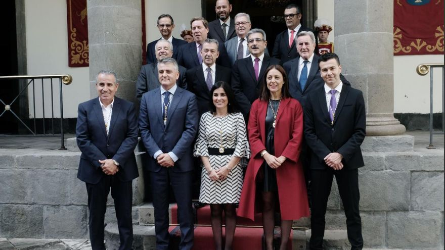Homenaje a expresidentes del Parlamento de Canarias.
