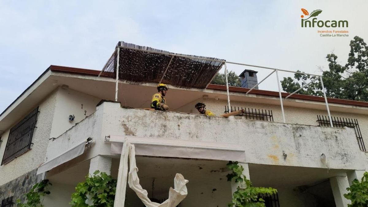 Retiran material potencialmente inflamable de las viviendas en la localidad de Semillas (Guadalajara)