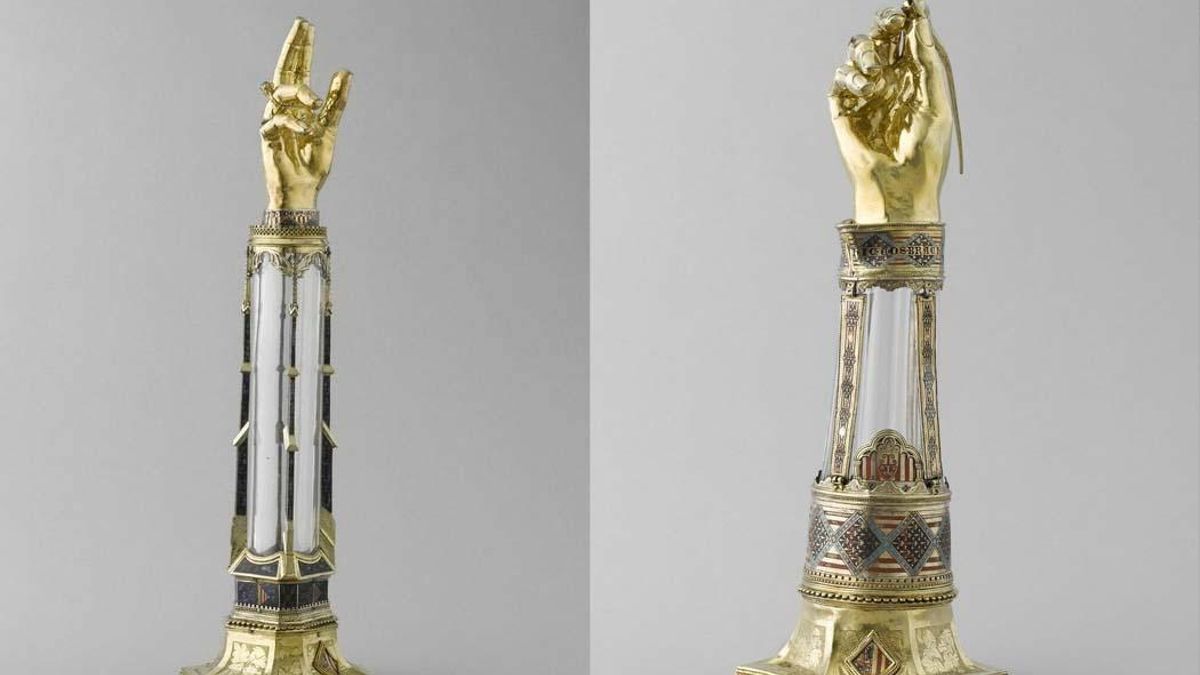 Los brazos relicarios de relicario de san Luis de Toulouse (i) y de san Lucas (d).