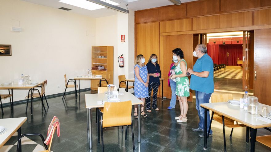 Visita de la consejera de Políticas Sociales al CAD de Cueto.