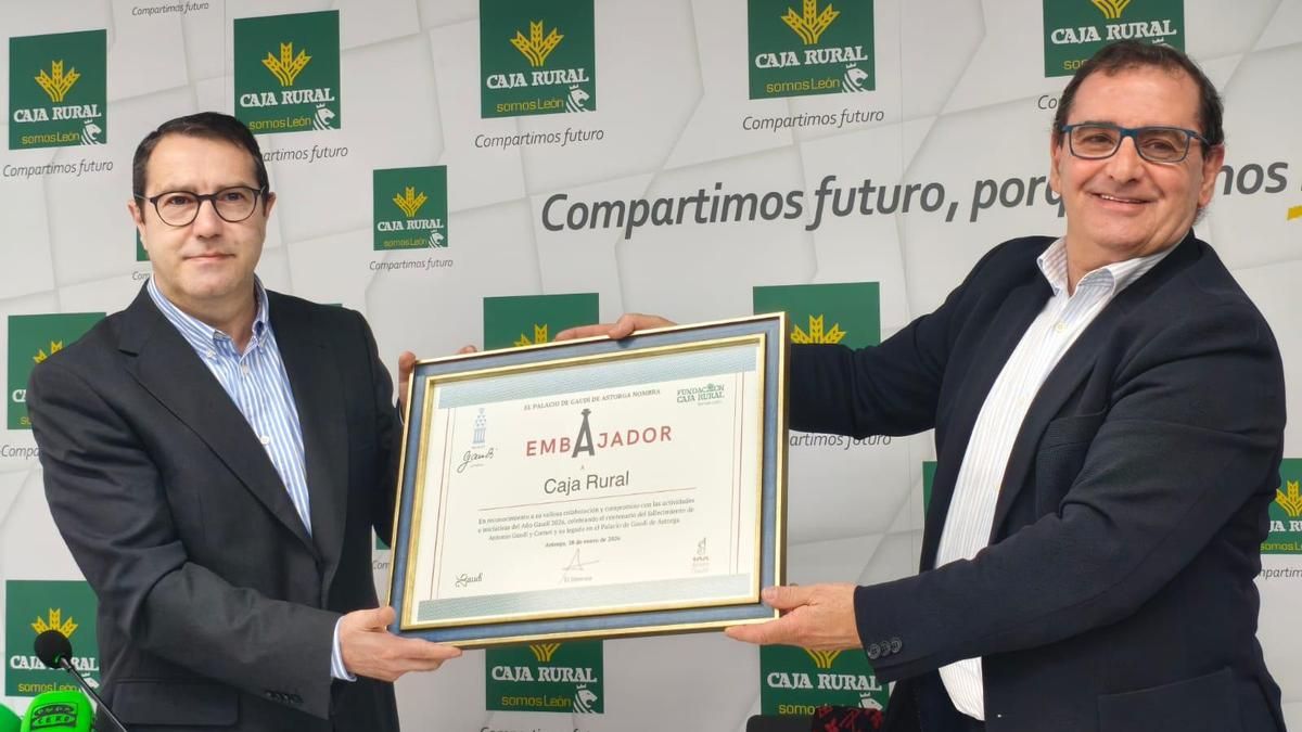 El Palacio de Astorga y Caja Rural sellan un convenio para impulsar el Año Gaudí