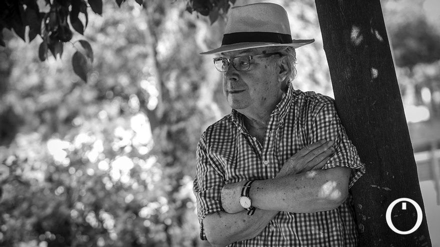 Carlos Clementson, escritor: "He logrado defenderme de la vorágine del mundo"